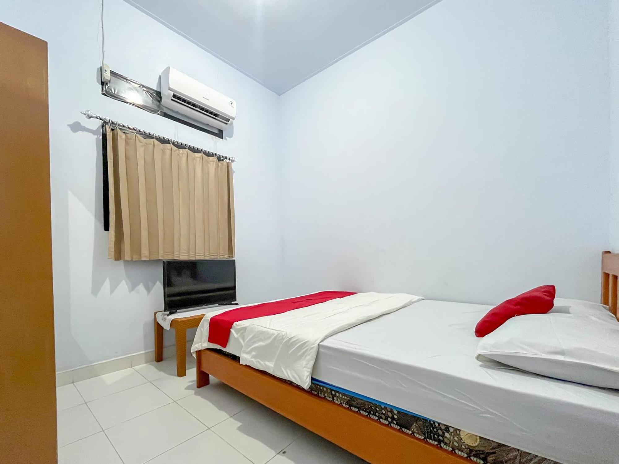 Reddoorz Syariah At Home Ampana Guest House Ampana Kota 外观 照片