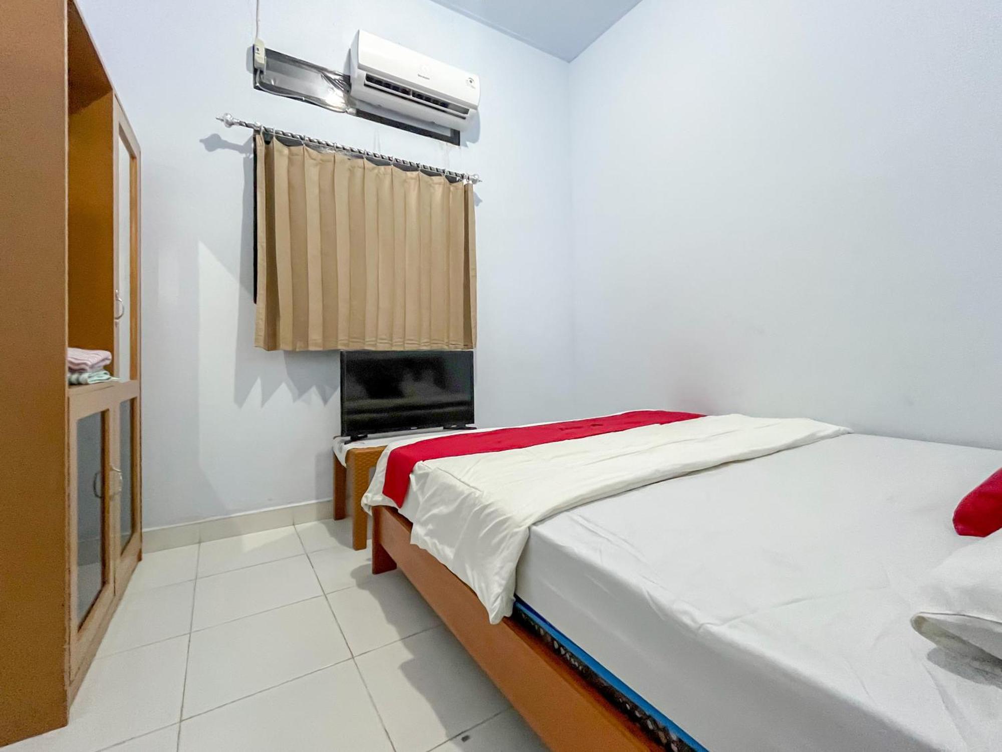 Reddoorz Syariah At Home Ampana Guest House Ampana Kota 外观 照片