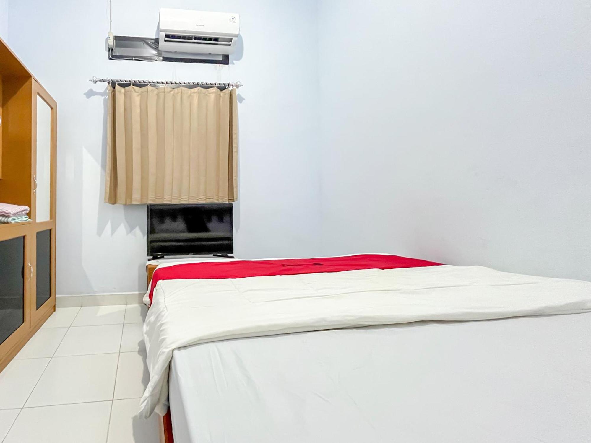 Reddoorz Syariah At Home Ampana Guest House Ampana Kota 外观 照片