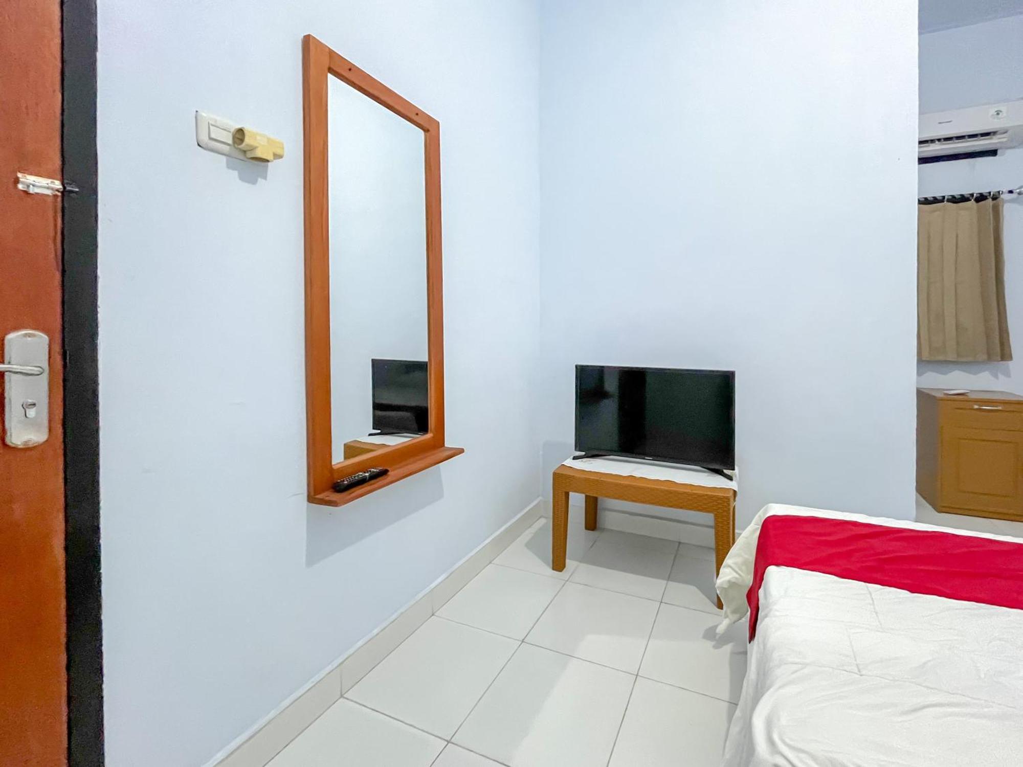 Reddoorz Syariah At Home Ampana Guest House Ampana Kota 外观 照片