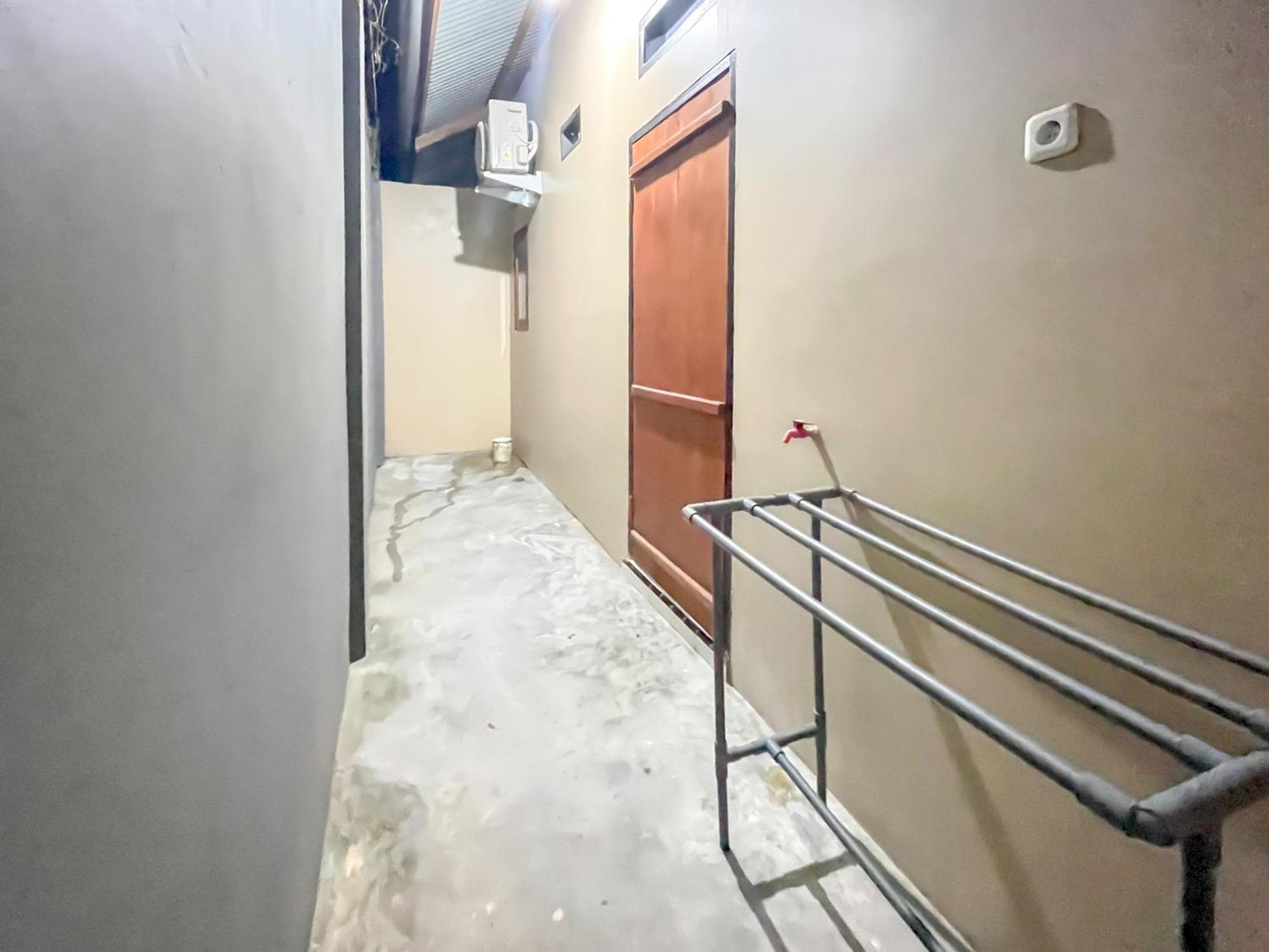 Reddoorz Syariah At Home Ampana Guest House Ampana Kota 外观 照片