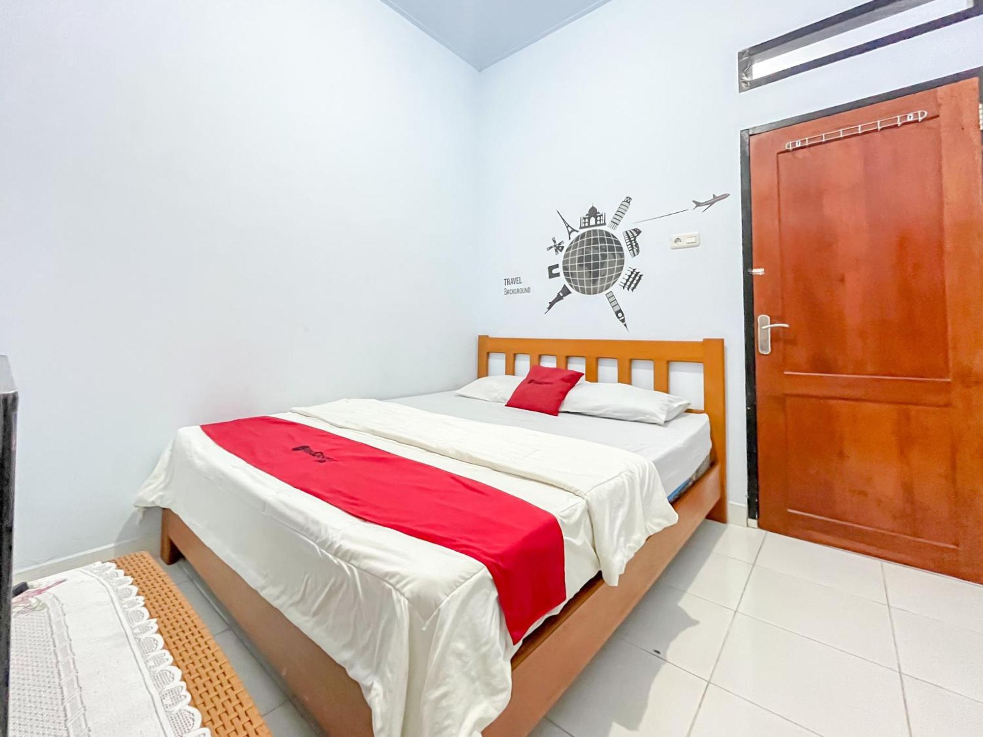 Reddoorz Syariah At Home Ampana Guest House Ampana Kota 外观 照片