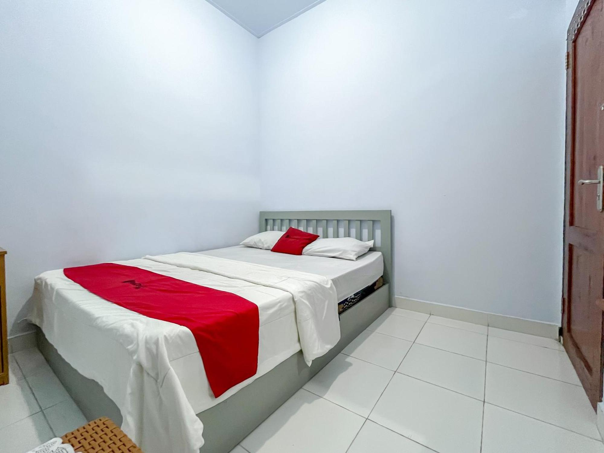 Reddoorz Syariah At Home Ampana Guest House Ampana Kota 外观 照片