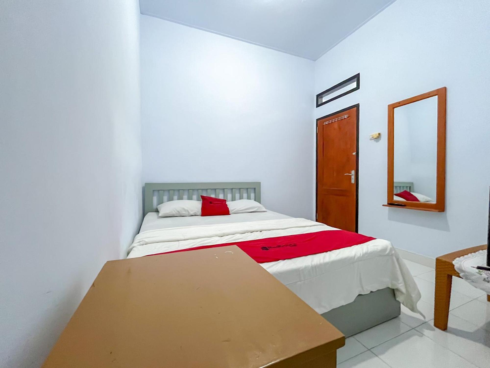 Reddoorz Syariah At Home Ampana Guest House Ampana Kota 外观 照片
