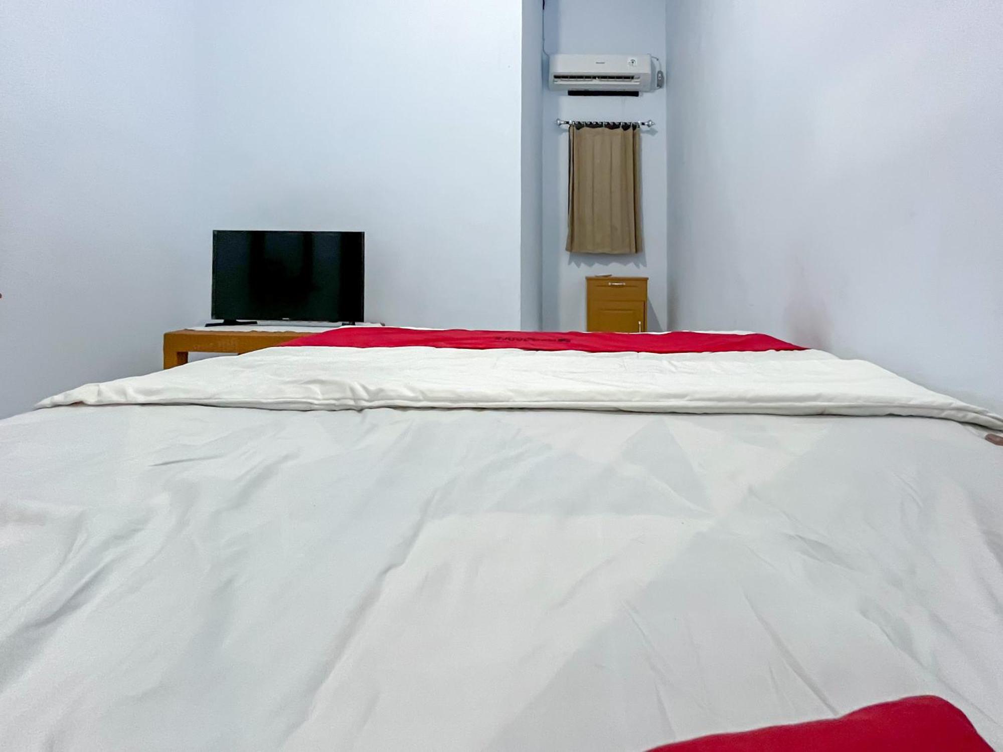 Reddoorz Syariah At Home Ampana Guest House Ampana Kota 外观 照片