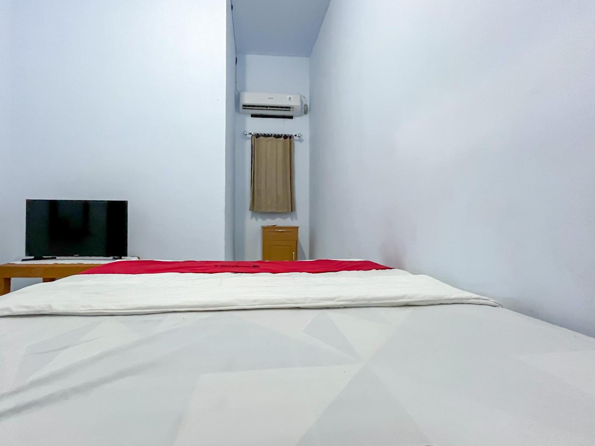 Reddoorz Syariah At Home Ampana Guest House Ampana Kota 外观 照片