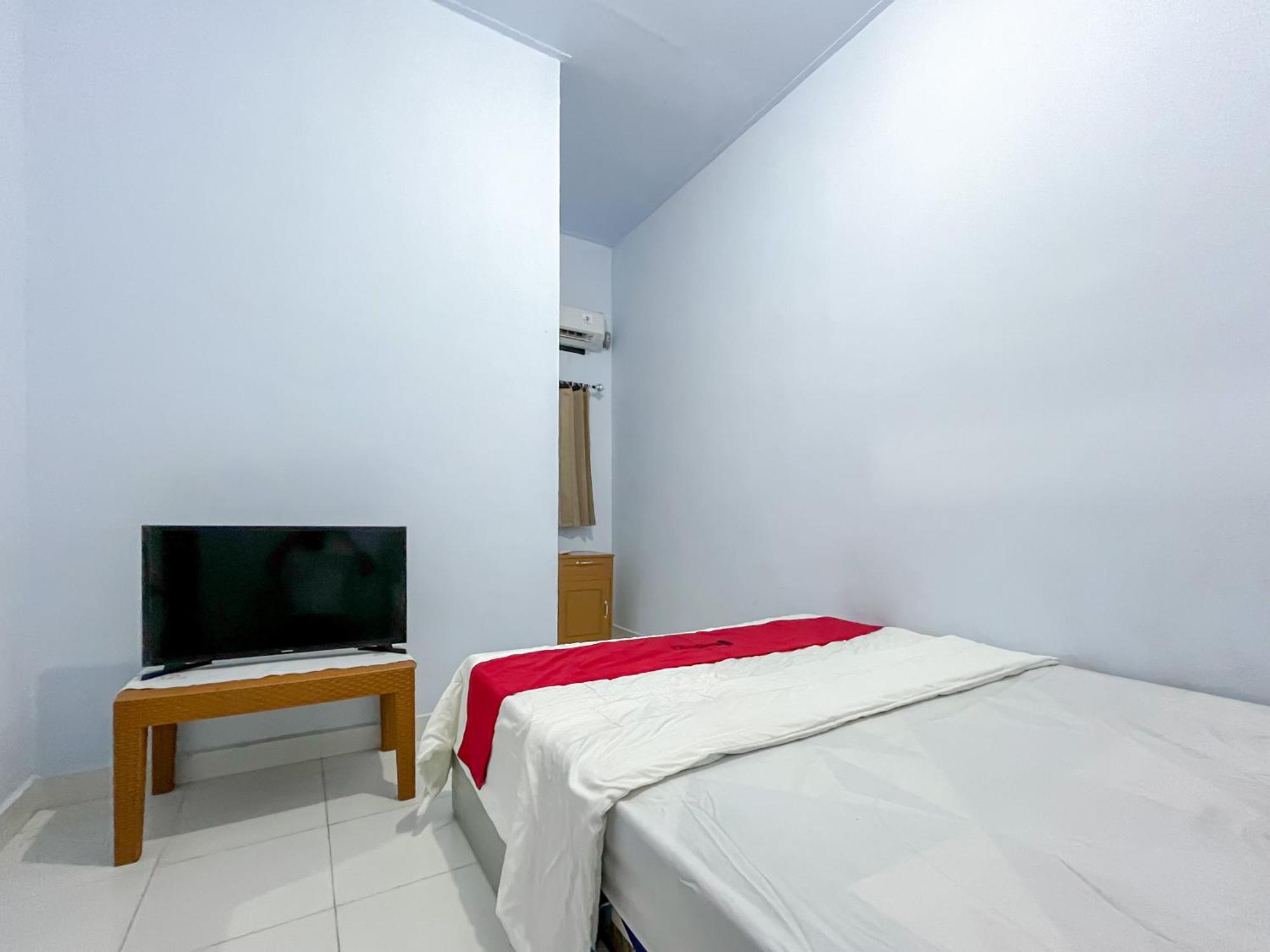 Reddoorz Syariah At Home Ampana Guest House Ampana Kota 外观 照片
