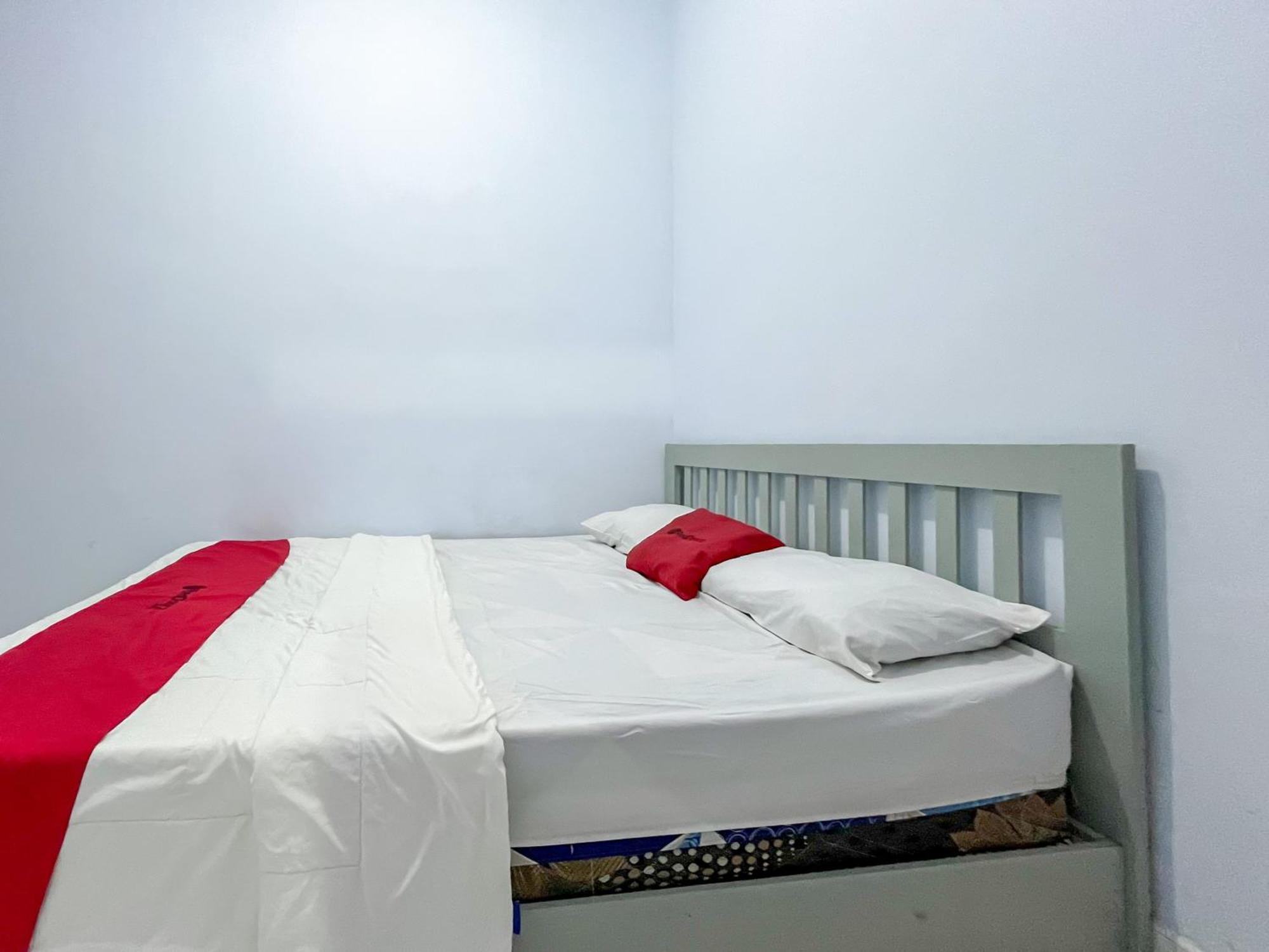 Reddoorz Syariah At Home Ampana Guest House Ampana Kota 外观 照片