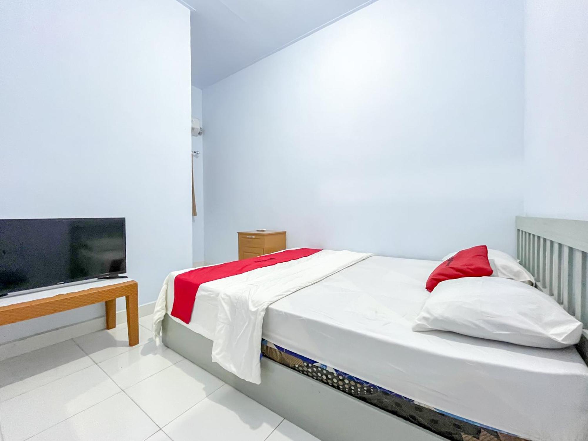 Reddoorz Syariah At Home Ampana Guest House Ampana Kota 外观 照片