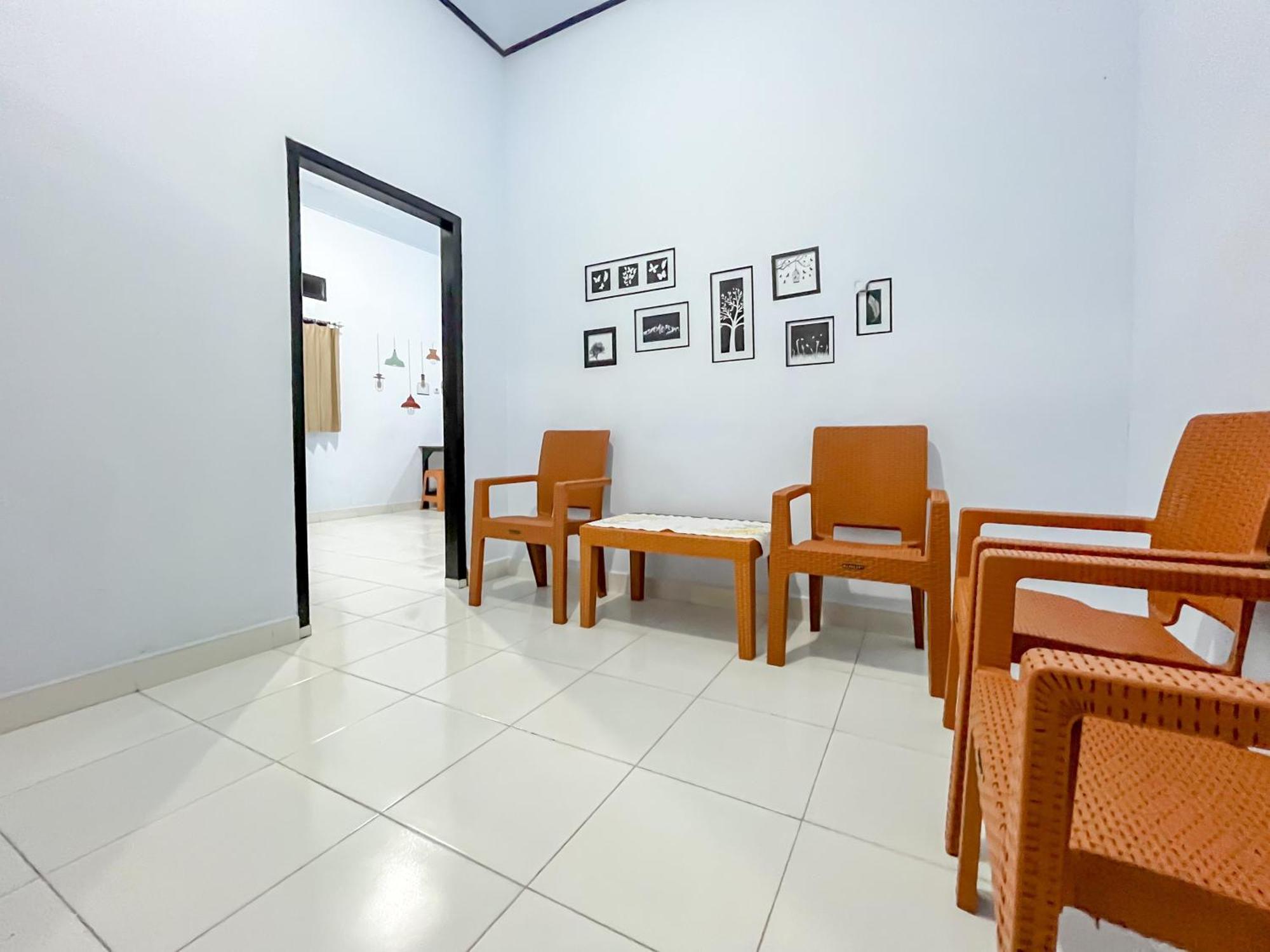 Reddoorz Syariah At Home Ampana Guest House Ampana Kota 外观 照片