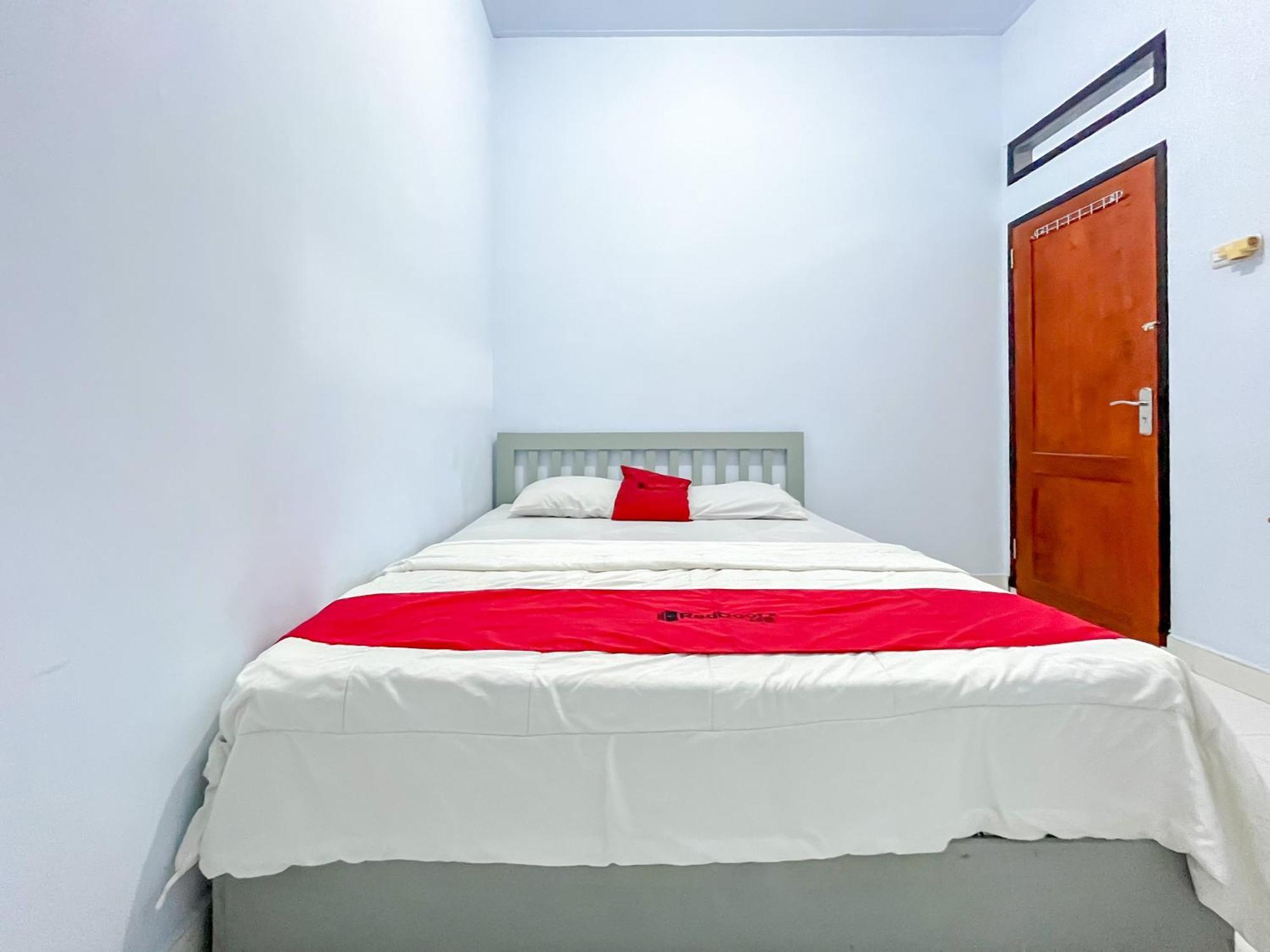 Reddoorz Syariah At Home Ampana Guest House Ampana Kota 外观 照片