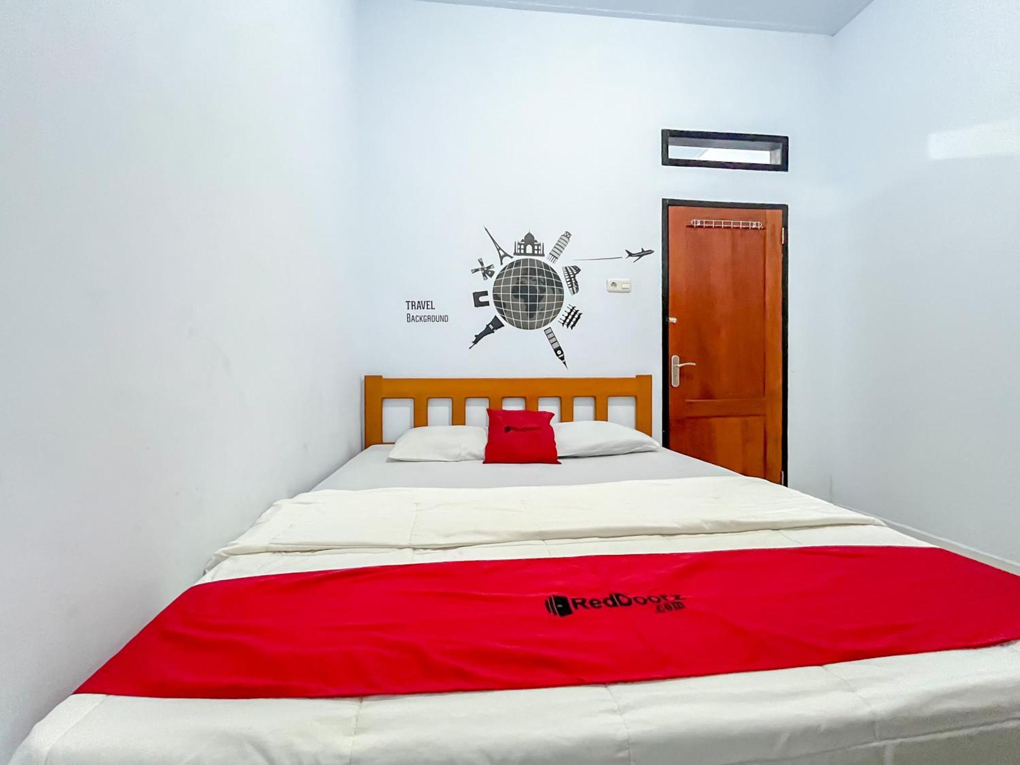 Reddoorz Syariah At Home Ampana Guest House Ampana Kota 外观 照片