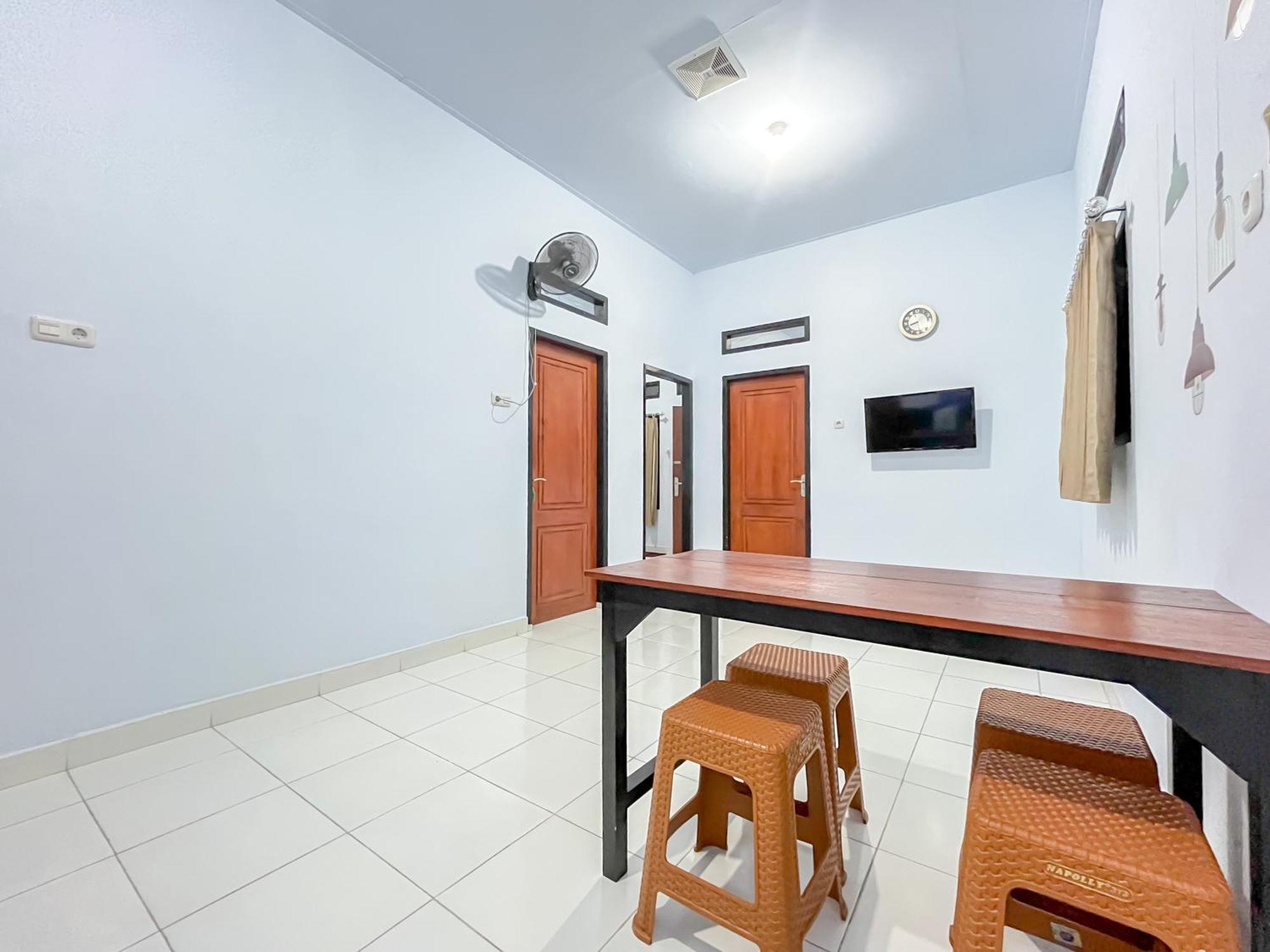 Reddoorz Syariah At Home Ampana Guest House Ampana Kota 外观 照片