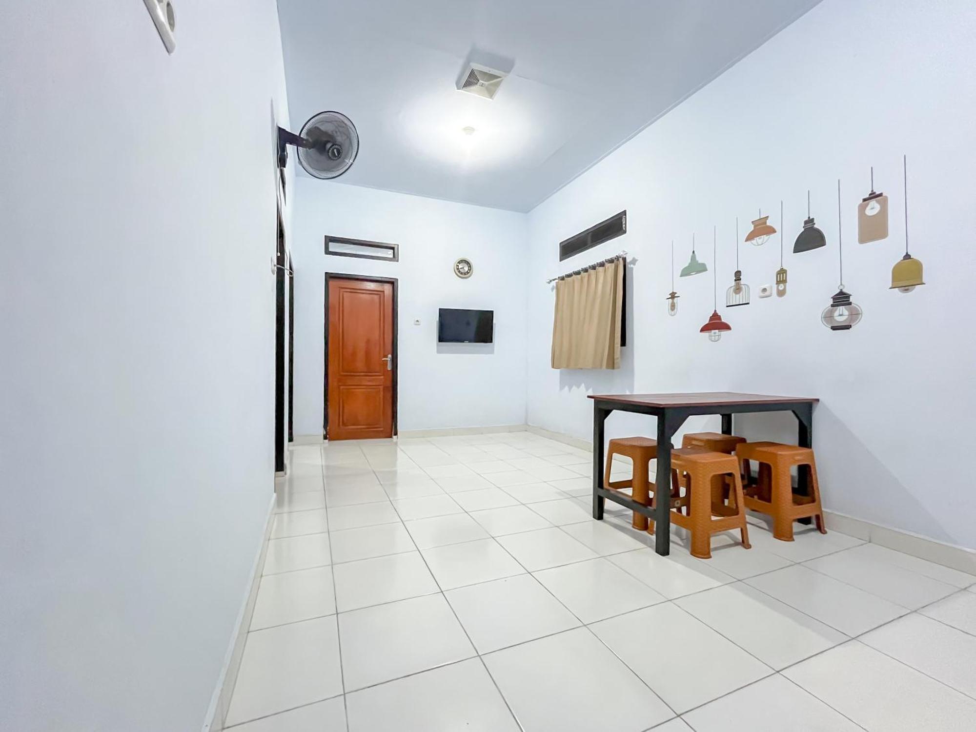 Reddoorz Syariah At Home Ampana Guest House Ampana Kota 外观 照片