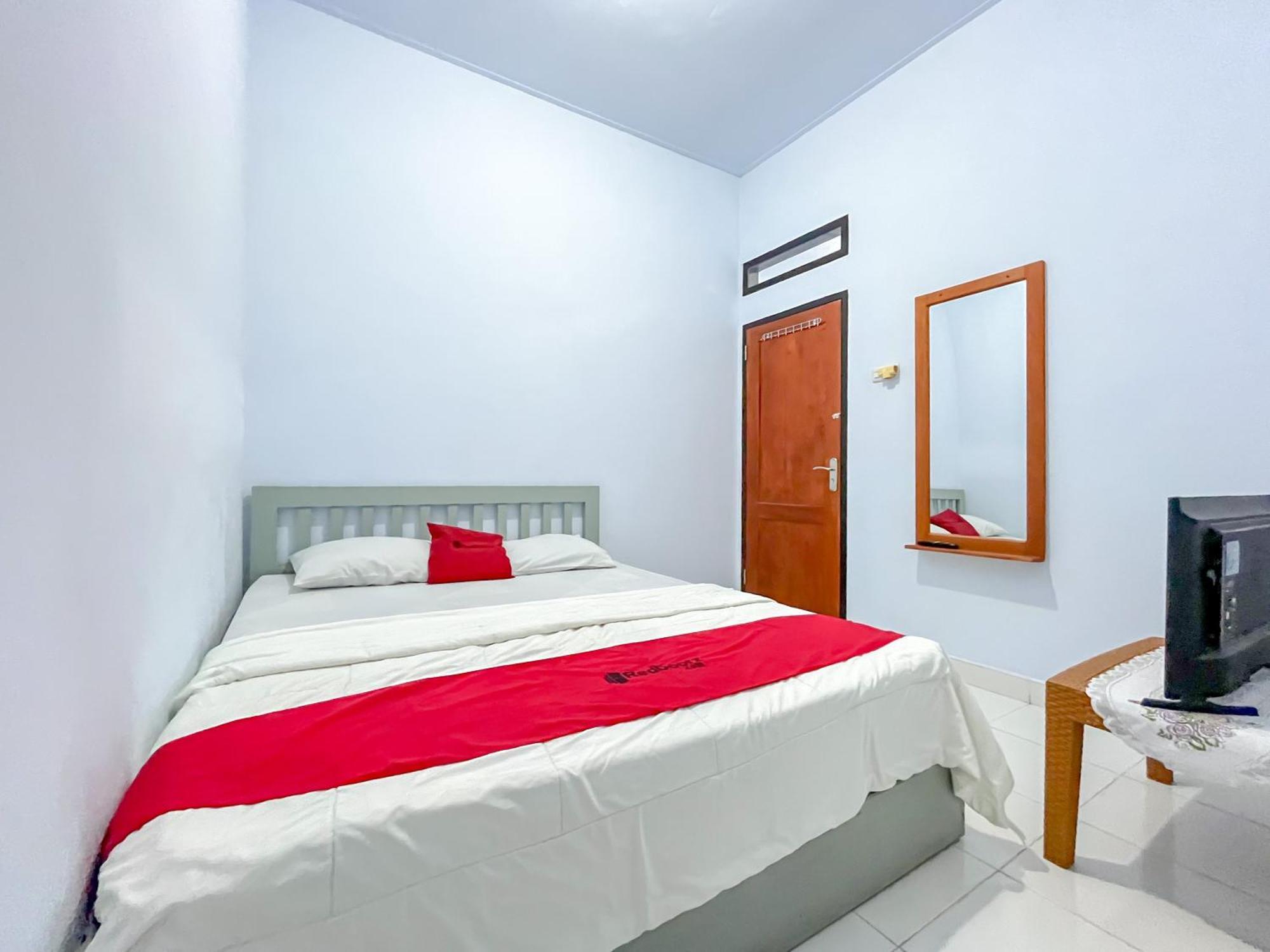 Reddoorz Syariah At Home Ampana Guest House Ampana Kota 外观 照片