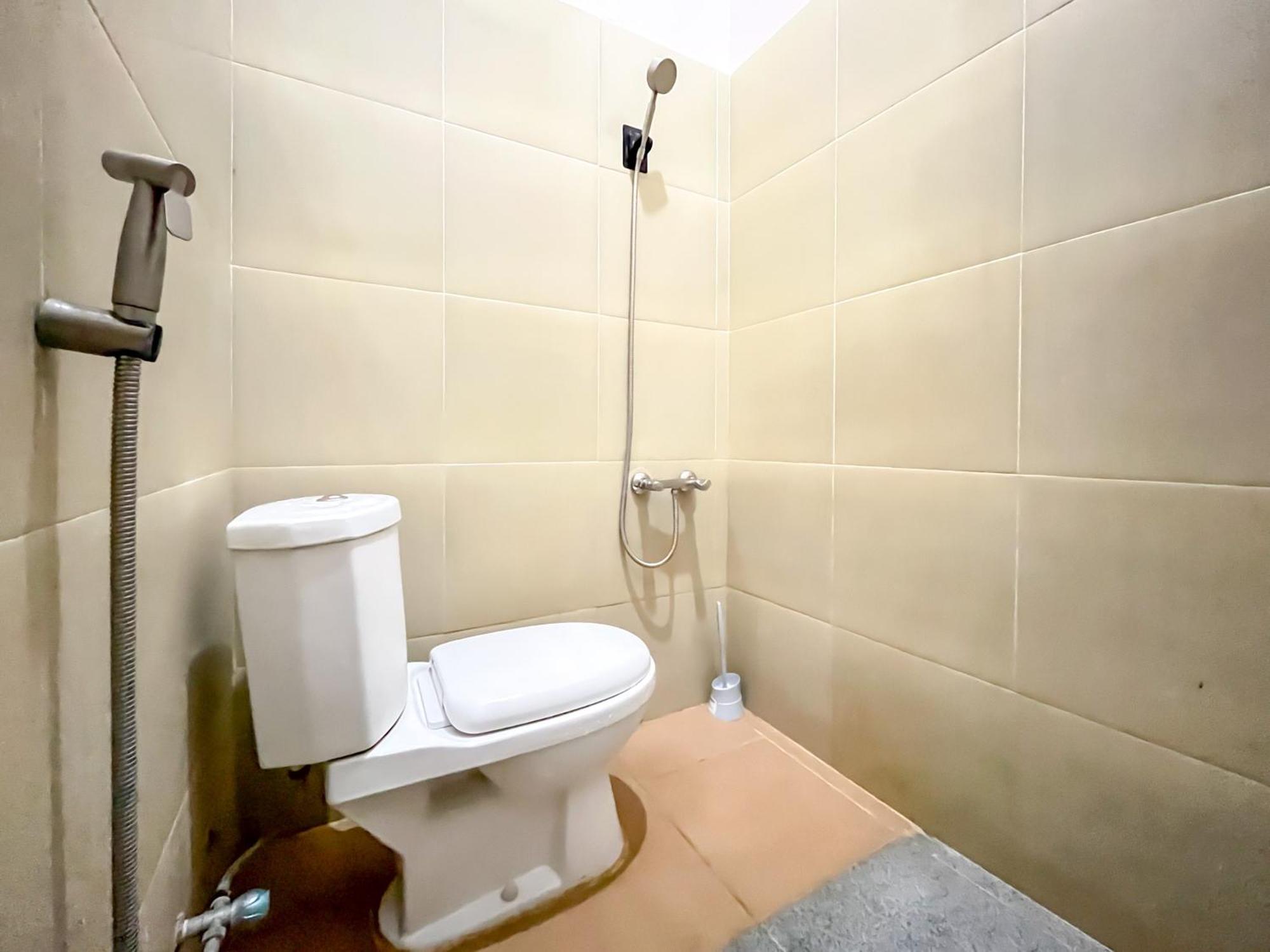 Reddoorz Syariah At Home Ampana Guest House Ampana Kota 外观 照片