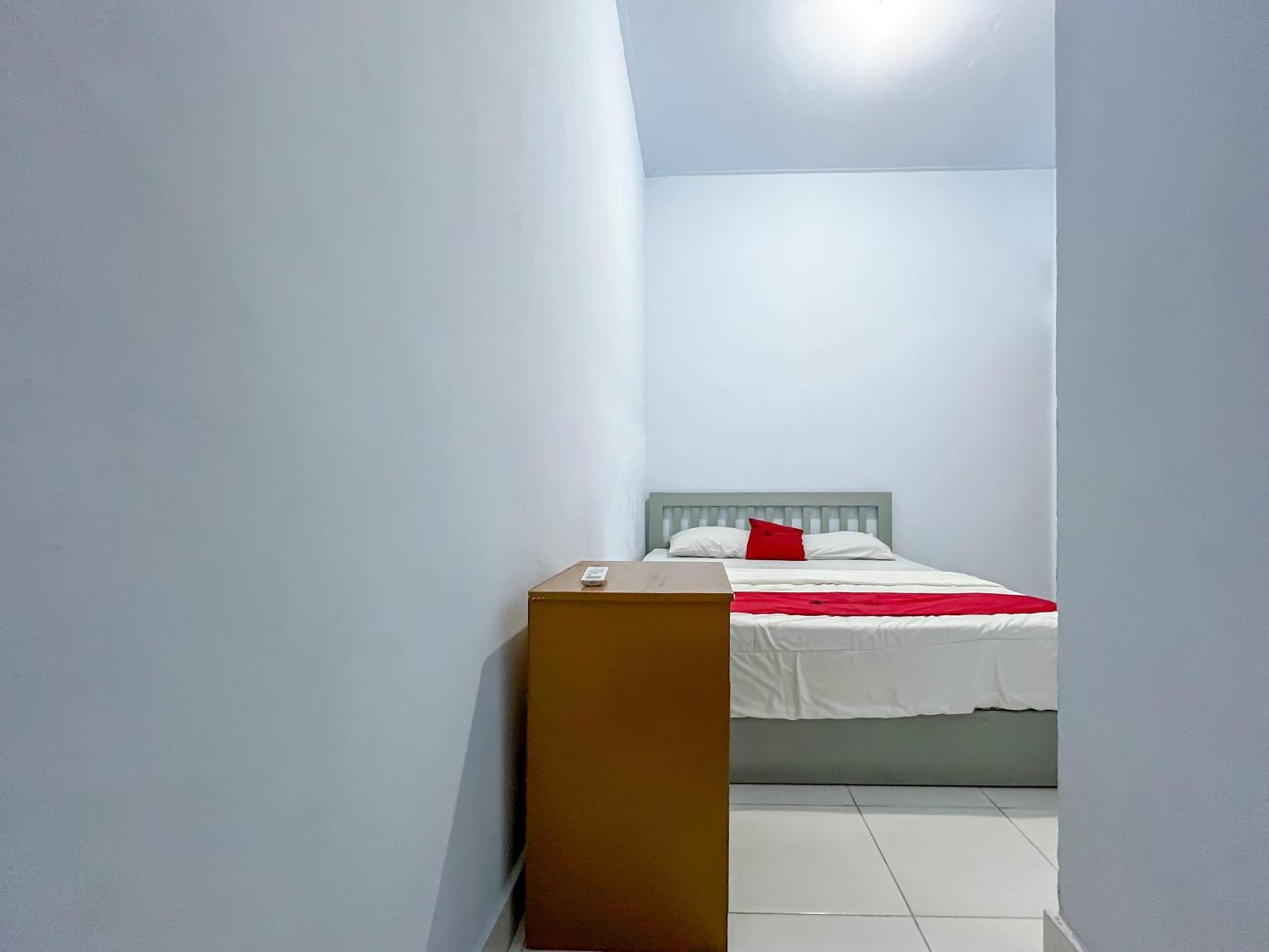 Reddoorz Syariah At Home Ampana Guest House Ampana Kota 外观 照片