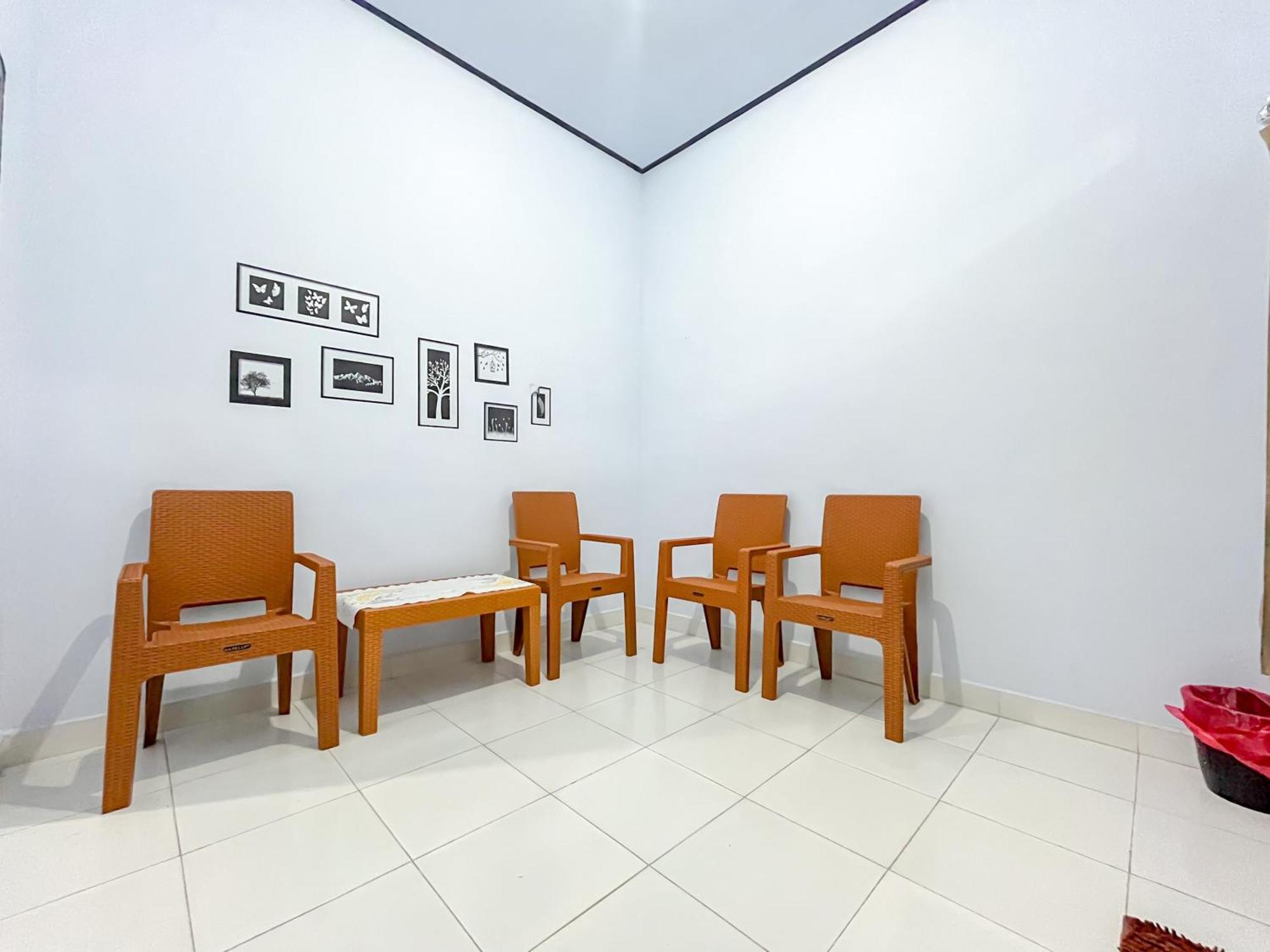 Reddoorz Syariah At Home Ampana Guest House Ampana Kota 外观 照片
