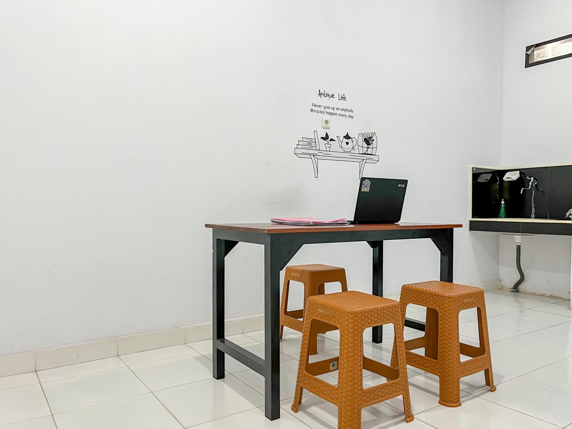 Reddoorz Syariah At Home Ampana Guest House Ampana Kota 外观 照片