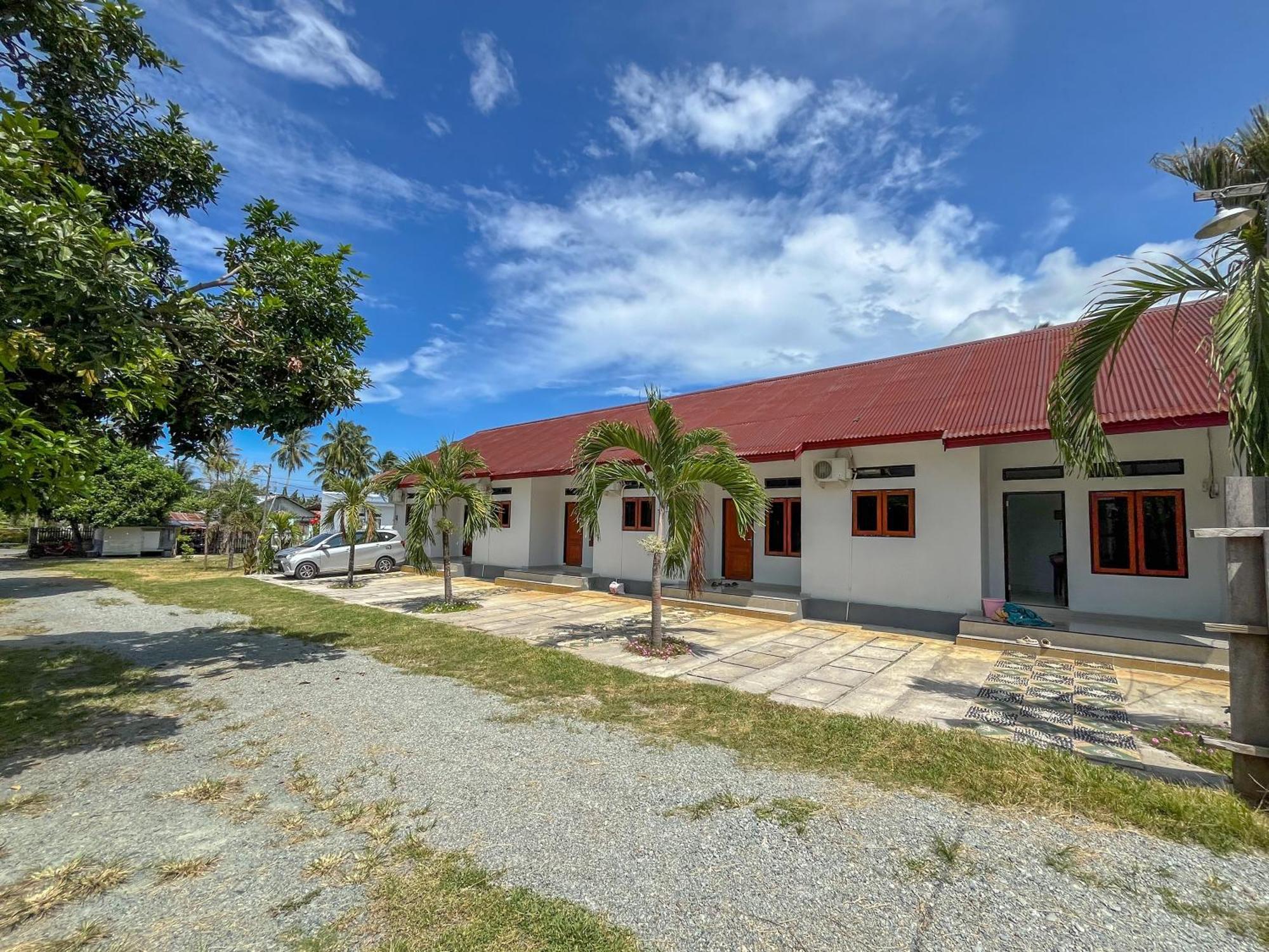 Reddoorz Syariah At Home Ampana Guest House Ampana Kota 外观 照片